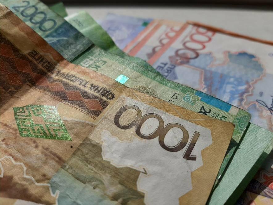 200 долларов в тенге. Банкнота 2000 тенге. Курс тенге к рублю на сегодня. Казахстан банкноты назарбаев. 9000 тенге сколько рублей.