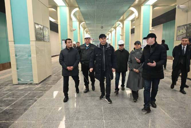 Аким Алматы проверил ход строительства станции «Калкаман»