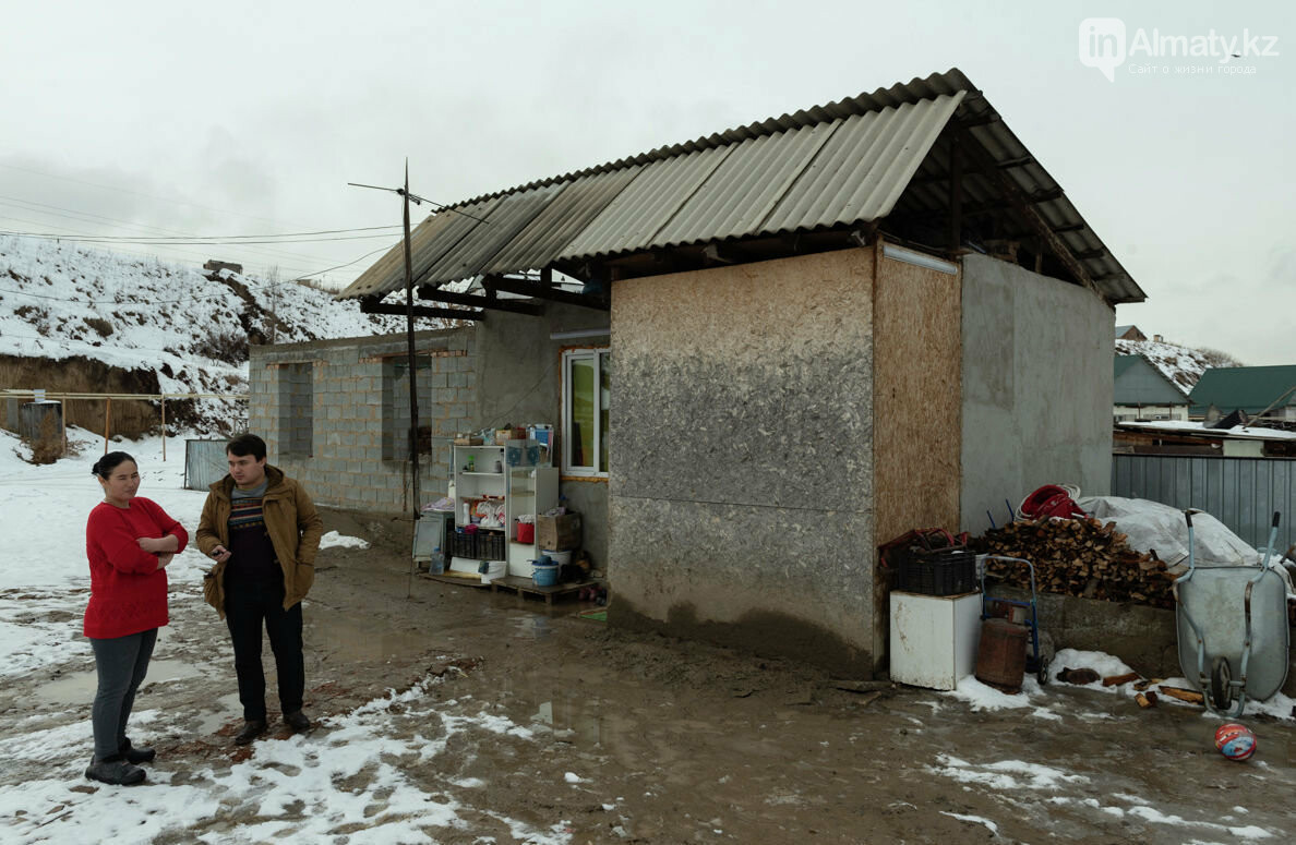 Прошу помощи возле мечети: как выживают многодетные семьи..., фото-3 Прошу помощи возле мечети: как выживают многодетные семьи на окраине Алматы, фото-3