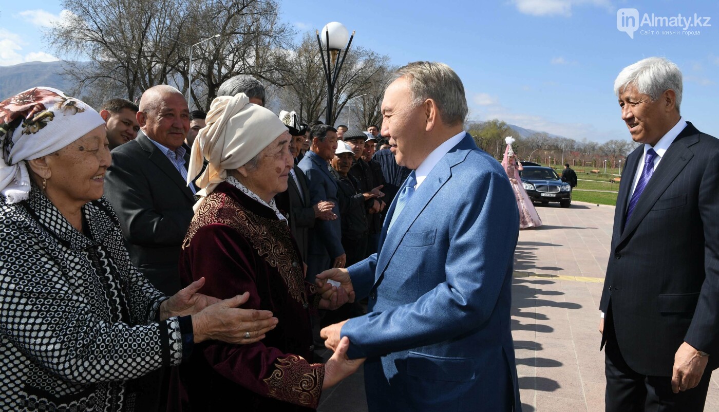 О чем разговаривал Назарбаев с жителями Шамалгана, фото-3 О чем разговаривал Назарбаев с жителями Шамалгана, фото-3