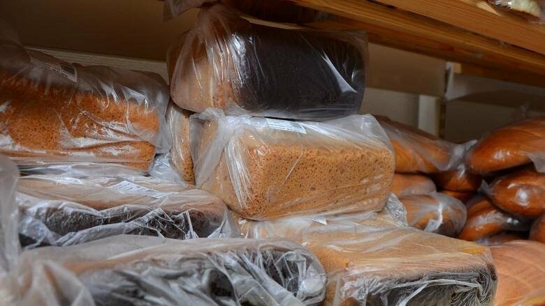 Как упаковывают хлеб. Как упаковывают хлеб. Упаковка замороженных хлебобулочных изделий. Упаковка хлеба в пекарне. Упаковка хлеба в пекарне.