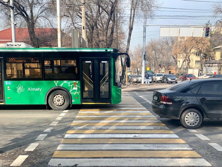 Может ли такси останавливаться на остановке автобуса