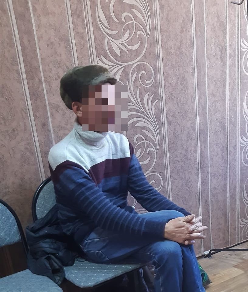 Талдыкорганец разбил окна автобуса топором, его поместили в психоне... Талдыкорганец разбил окна автобуса топором, его поместили в психоневрологический диспансер, Пресс-служба ДП Алматинской области