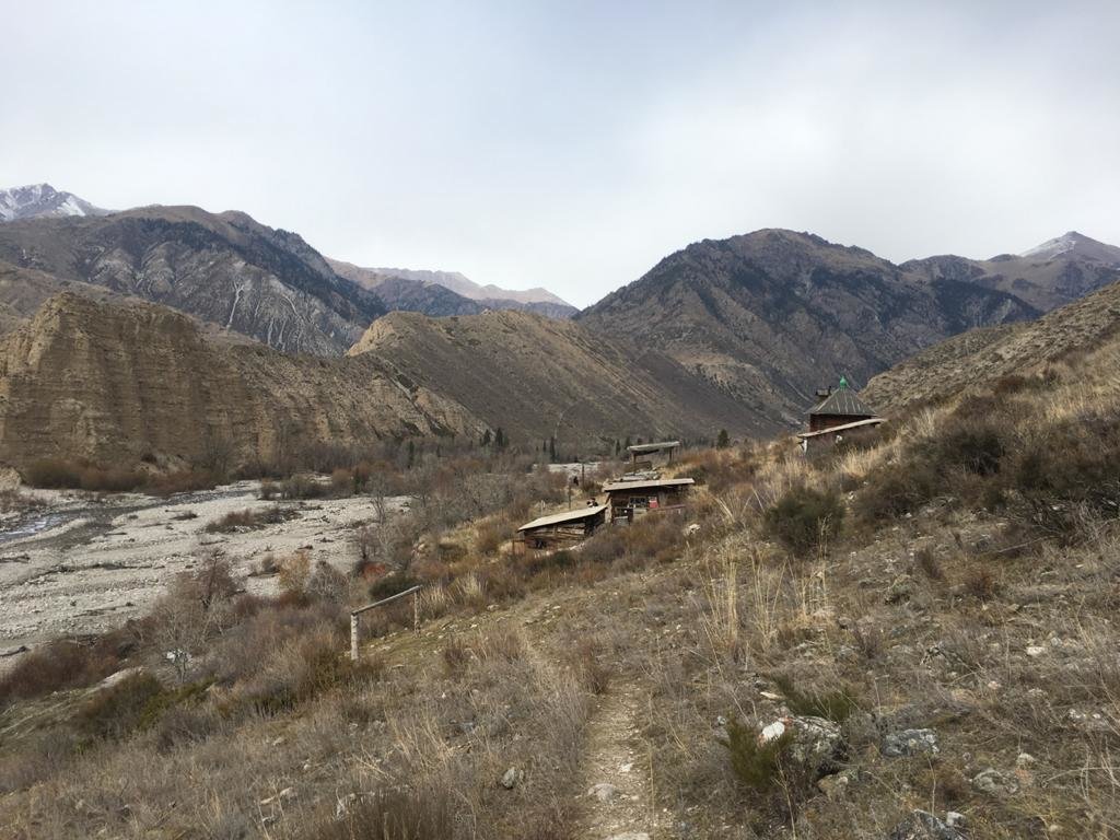 Отшельник 30 лет живет в горах Алматинской области без благ..., фото-3 Отшельник 30 лет живет в горах Алматинской области без благ цивилизации (фото), фото-3