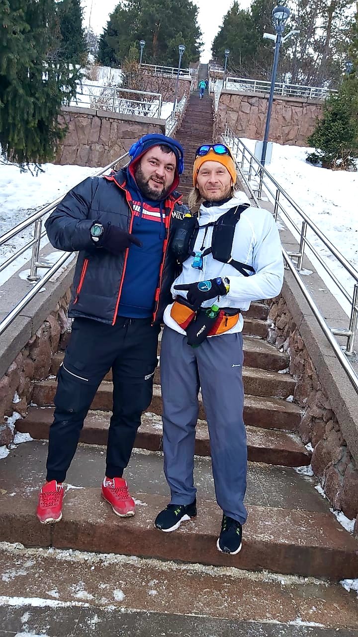 Алматинец побил рекорд, 20 раз поднявшись по лестнице здоровья на плотине Медеу, фото-1