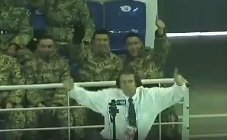 оператор танцует